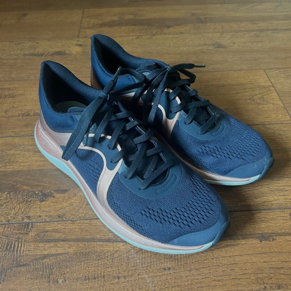 Lululemon Women's Chargefeel Low Workout shoe size 9 navy and rose
